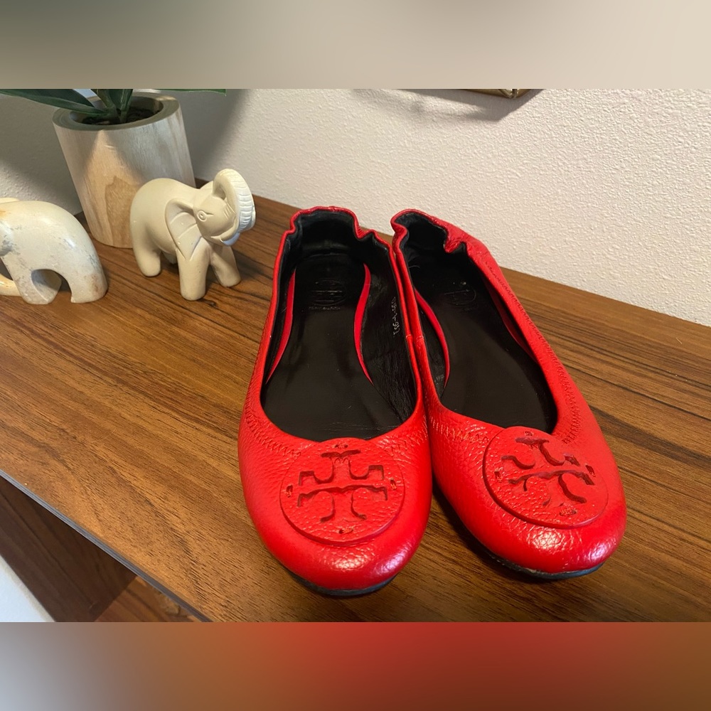 TB ballet flats